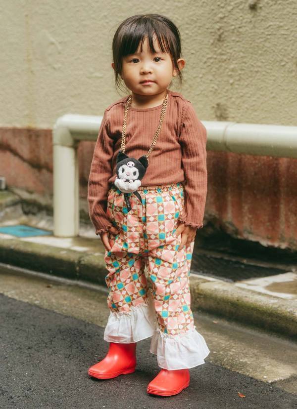 「ブラウン×ブラック」でこなれ見えが叶う！ おしゃれママの甘辛MIXコーデ | HugMug