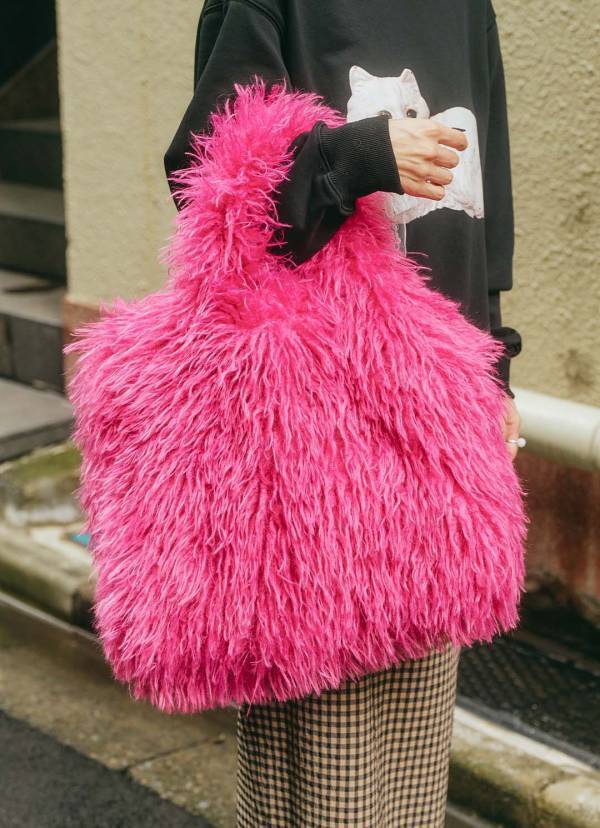 「ブラウン×ブラック」でこなれ見えが叶う！ おしゃれママの甘辛MIXコーデ | HugMug