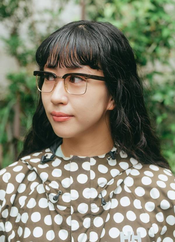 ひと癖スニーカーなら『ナイキ』一択！ 夫婦でブランドシェアした足元に注目 | HugMug