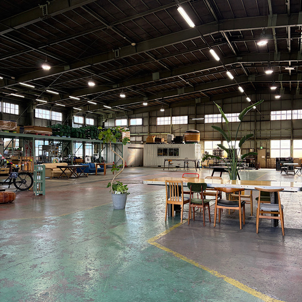【埼玉】工場街に突如現れる緑のオアシス！カフェやマーケットが楽しい「OKS CAMPUS」 | HugMug