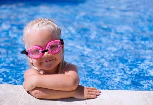 プール開き直前 日焼け対策も重要な 幼稚園 保育園用の水着選び 4つのポイント 16年6月9日 ウーマンエキサイト 1 3