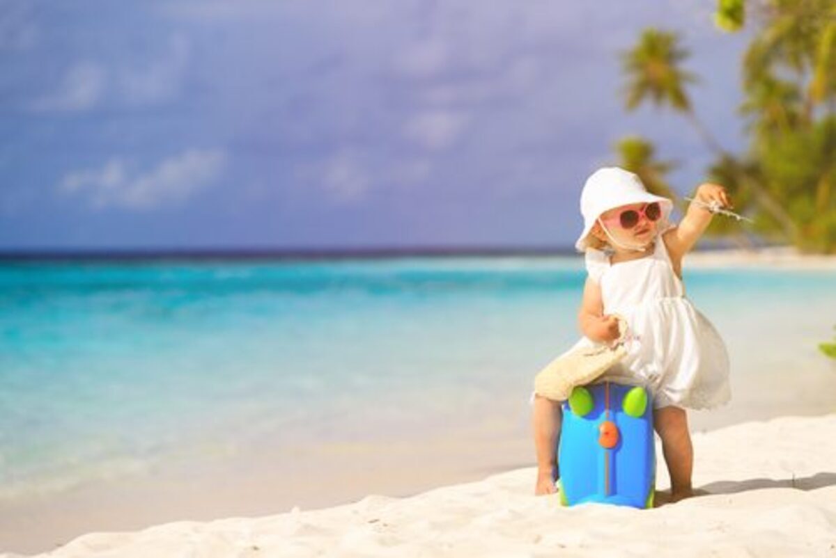 蛯原英里の娘は1歳で海デビュー 初めての海遊び での注意点とおすすめビーチ3選 16年7月8日 ウーマンエキサイト 1 3