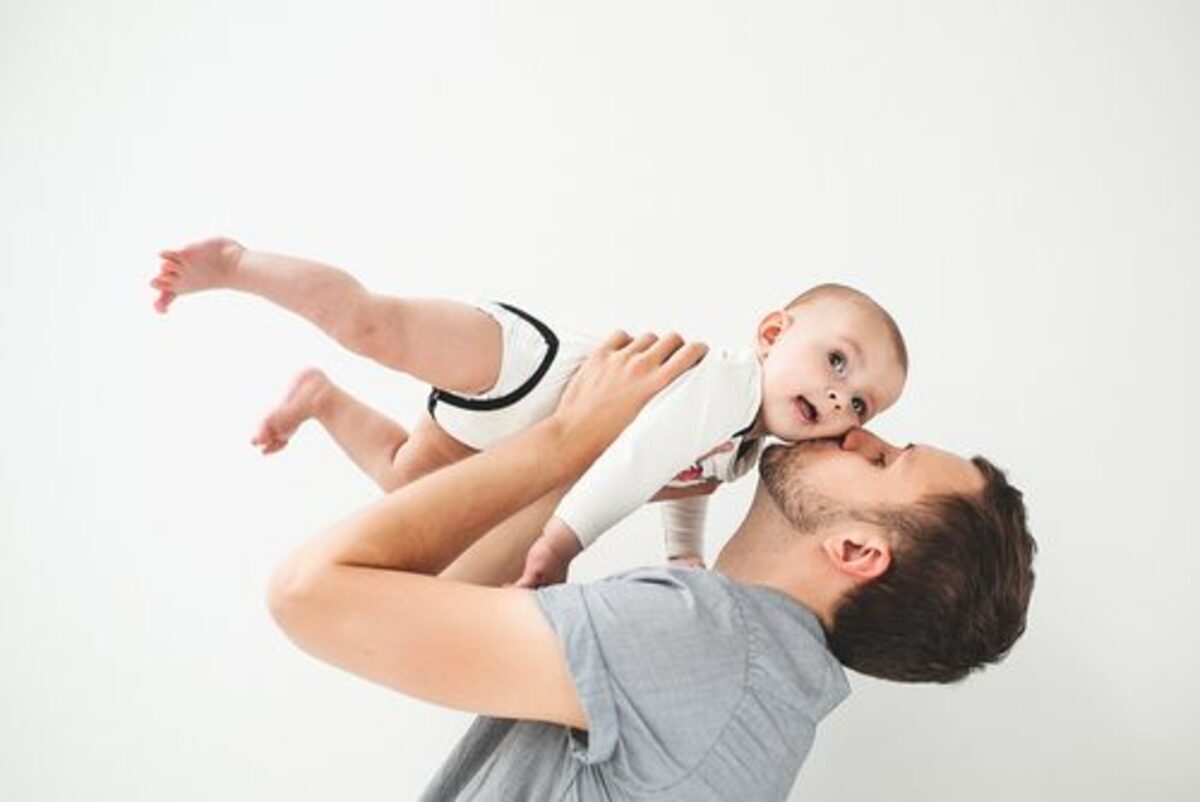 産後百人一首 03 就寝前の子どもの 高い高い はやってくれるな 16年9月1日 ウーマンエキサイト 1 2