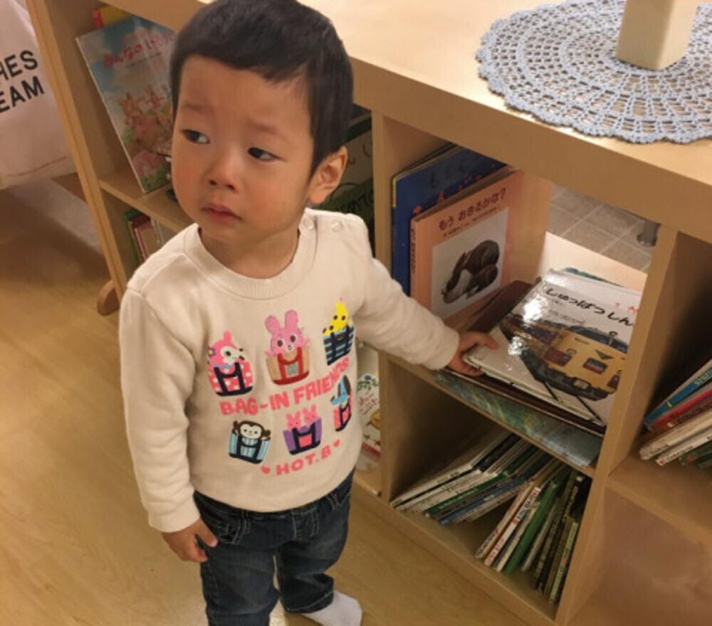 廊下の本棚トラップにハマる 保育園お迎えあるある 17 17年1月日 ウーマンエキサイト 1 2