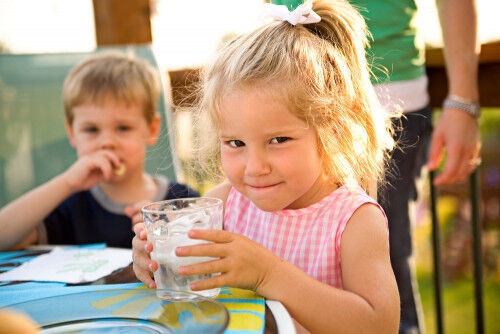 1日に必要な乳幼児の水分量の目安は 水分不足 の子への対策 17年4月日 ウーマンエキサイト 1 2