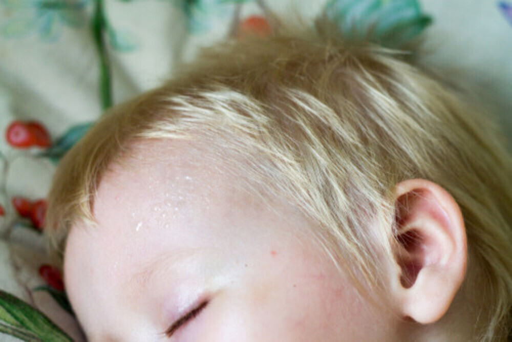 睡眠中も 熱中症 に注意 汗をかきやすい子どもの脱水症 熱中症対策3つ 18年6月27日 ウーマンエキサイト 1 2