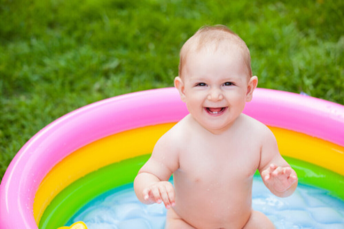 赤ちゃんのプールでオススメの温度は 家庭での水遊び の注意点 2018年7月17日 ウーマンエキサイト 1 2