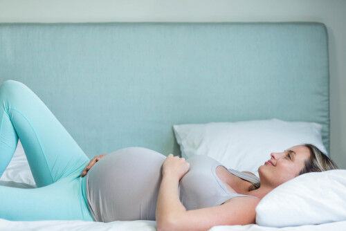 妊娠中 後期 妊婦さんが注意したい姿勢 心がけたい姿勢は 18年3月2日 ウーマンエキサイト 1 2