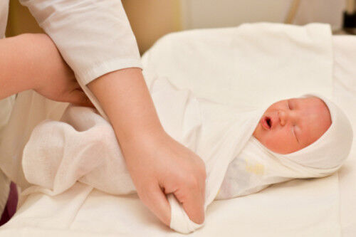 赤ちゃんがぐっすり寝る 簡単にできる おひなまき の巻き方 18年3月19日 ウーマンエキサイト 1 2