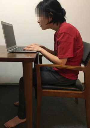 妊娠後期 デスクでのng姿勢3つ 腰痛予防の 理想的な座り方 18年4月12日 ウーマンエキサイト 1 2