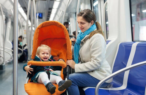 電車でグズった 赤ちゃんが喜ぶ オモチャ忘れ時 の応急処置とは 19年9月4日 ウーマンエキサイト 1 3