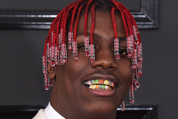 ラップ界の新星リル・ヨッティ、400万円かけて歯を虹色に