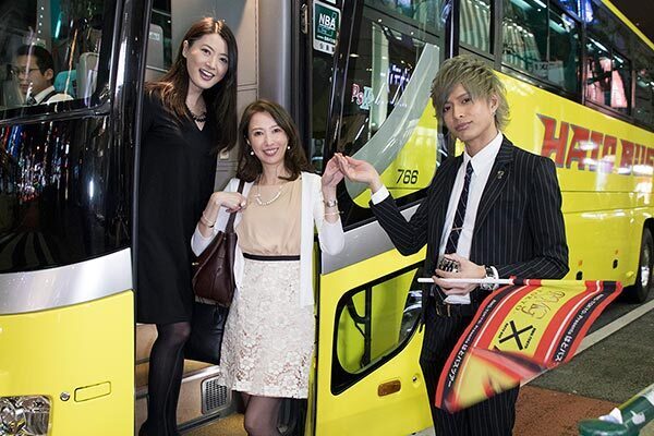 大人気!“ホストクラブ通い”が体験できるはとバスツアーとは?