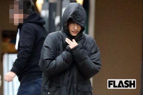 新作映画のロケでみせた「新垣結衣」キュートな寒空フード姿