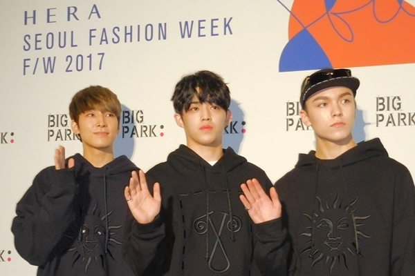 SEVENTEENがランウェイデビュー！