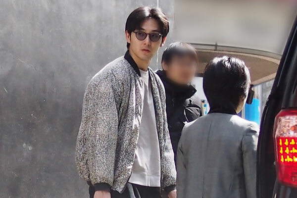 松田龍平 セリフ覚えず現場に…大泉洋“キレた”厳戒ロケ現場