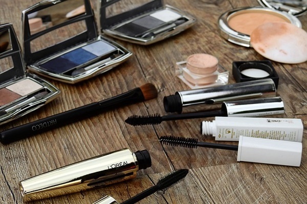 女性が死ぬまでに化粧品にかける総金額は？