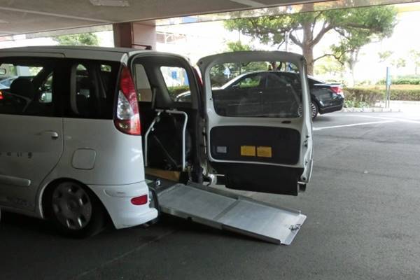 “介護に優しい街”東京都港区の至れり尽くせり介護サービス