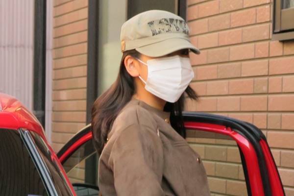 浅田真央 胸中告白！母の墓前に捧げた「赤いバラの花束」