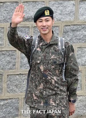 東方神起ユンホが除隊！「ジャージャー麺が食べたい」