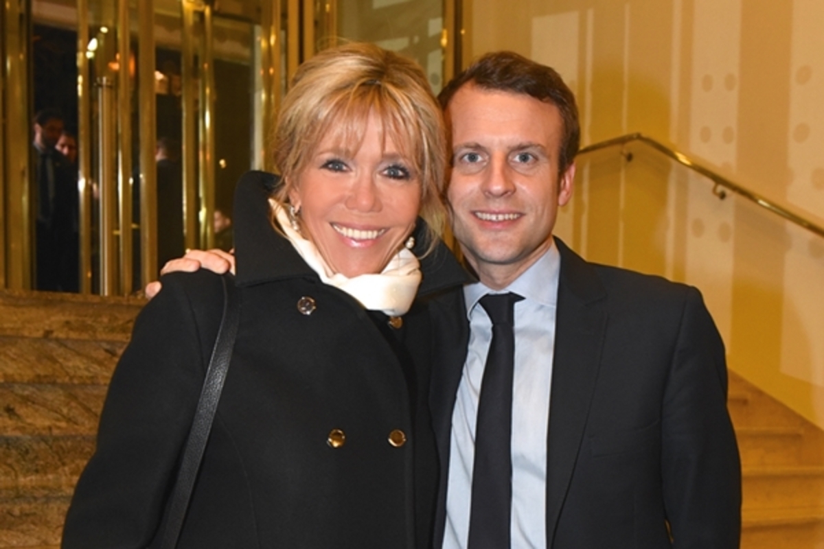 最年少フランス大統領候補エマニュエル マクロン氏 妻は25歳上の略奪愛 17年4月24日 ウーマンエキサイト 1 3