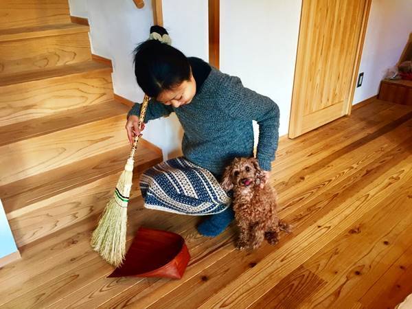 第109灯　お家の中も心の中も掃う、祓う、拂う！箒がもたらす穏やかでしあわせな感覚とは