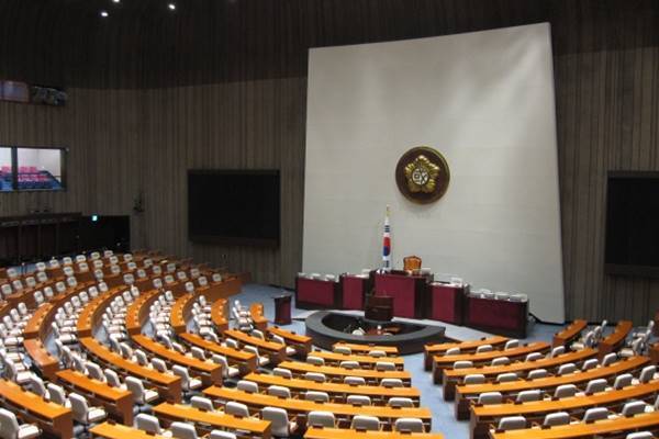 朴槿恵　刑務所より辛い無情通告「私は父の墓に入れない！」