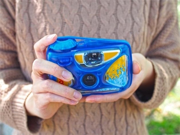 なんで？懐かしのインスタントカメラが若い女子に人気な理由