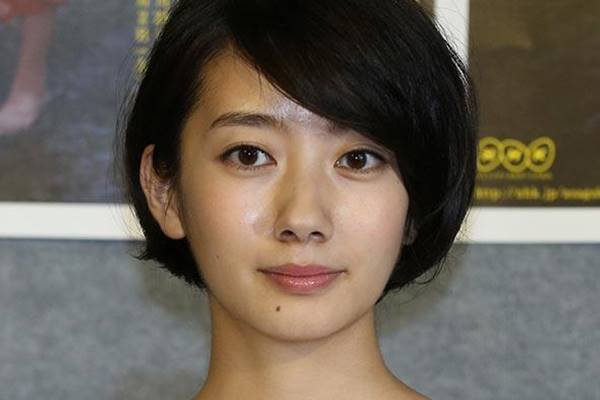 波瑠 不倫主婦役批判への猛反論にあった「女優業への葛藤」
