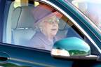 91歳でジャガーを運転するエリザベス女王が免許を持っていない理由