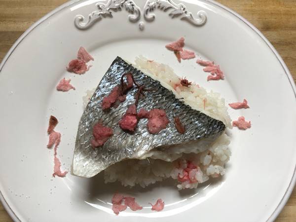 第125飯「鯛の桜蒸しごはん」