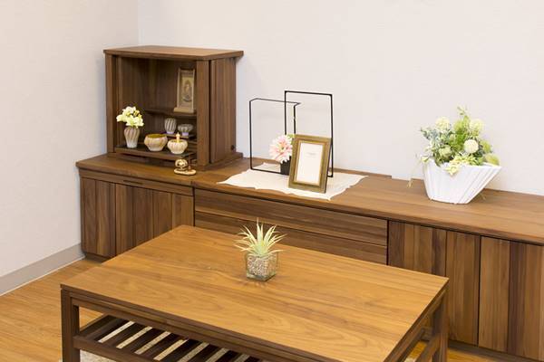 イマドキ「仏壇」は家具と一体化！見た目がクールすぎる