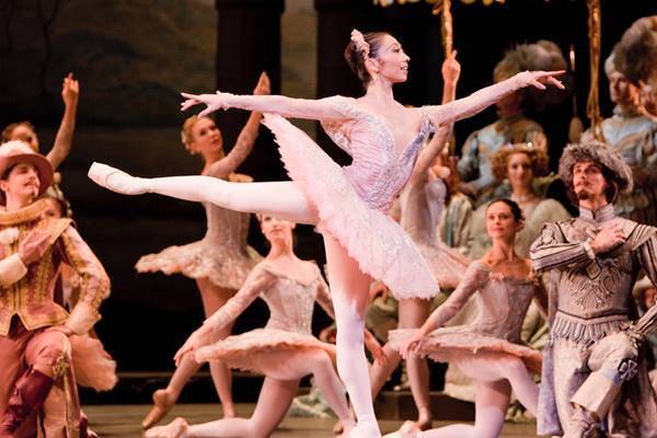 日本人女性が英国バレエ団で「オーロラ姫」に抜擢されるまで