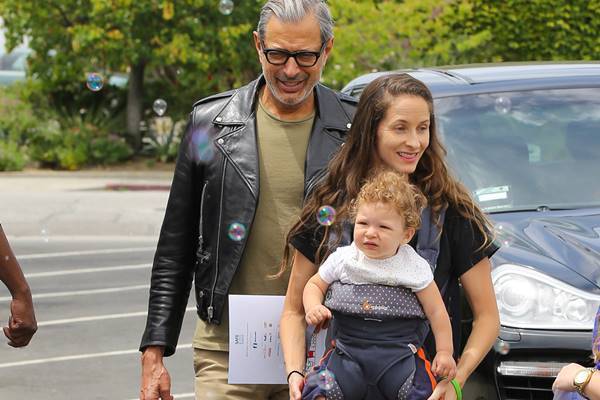 ジョージ・クルーニーだけじゃない！　50歳OVERで父になったセレブたち