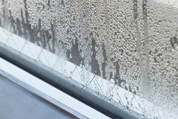 梅雨時期が掃除にベスト！雨を味方にベランダ＆窓がキレイに