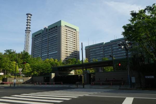 「国防軍」明記、「徴兵制」も？改憲草案で危惧される権力の暴走