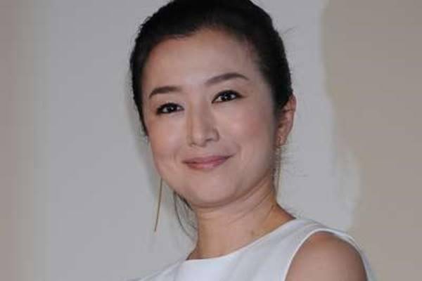 鈴木京香 長谷川博己と格差埋まるもなかなか結婚しないワケ