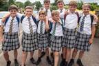英国の男子生徒がスカートで登校し始めた理由