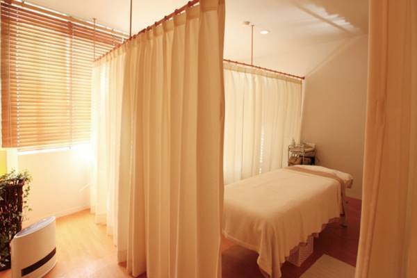 キンキ堂本剛、突発性難聴で入院　光一「歌うのもままならず」