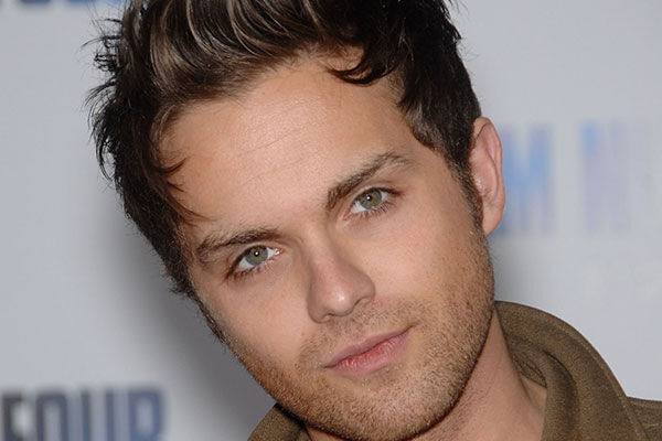 Tv版 ターミネーター のジョン コナー役俳優 男性との結婚を公表 17年7月14日 ウーマンエキサイト 1 2