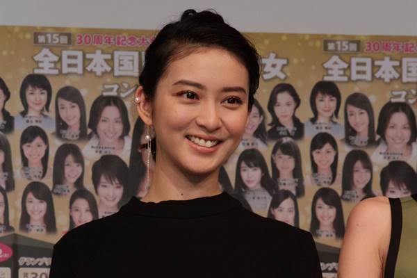 『黒革の手帖』に挑む武井咲「いつもはスマホ派です」