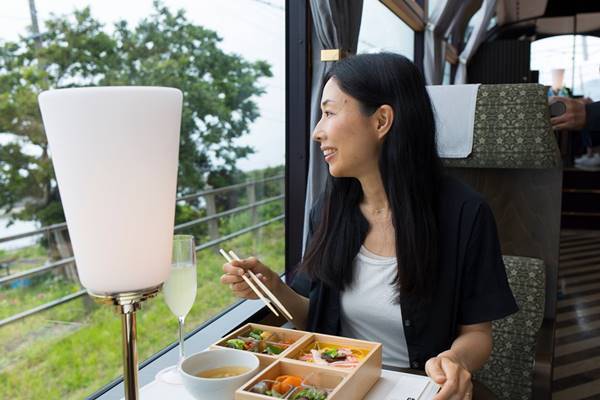 女性におすすめ 夏の絶景が満喫できる観光列車5