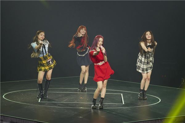 BLACKPINKに武道館1万4千人熱狂！日本活動に意気込みも