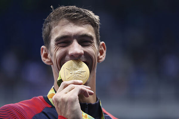 マイケル・フェルプス、ホホジロサメとの100メートル競泳に敗れる