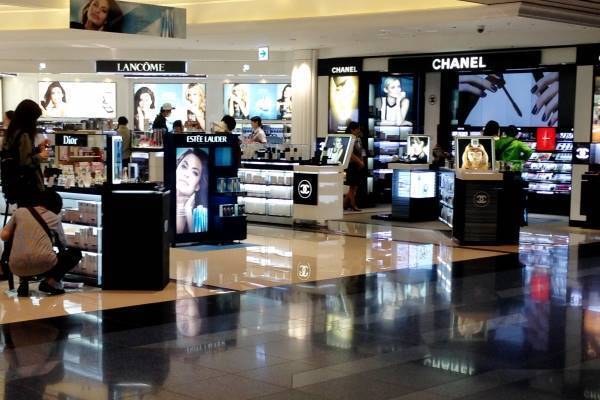 国内メガ空港“飛ぶ前買い”がお得！「免税店」の徹底利用法