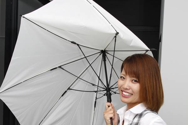 全国の郵便局で完売続出！最新傘は「折れて、壊れない！」