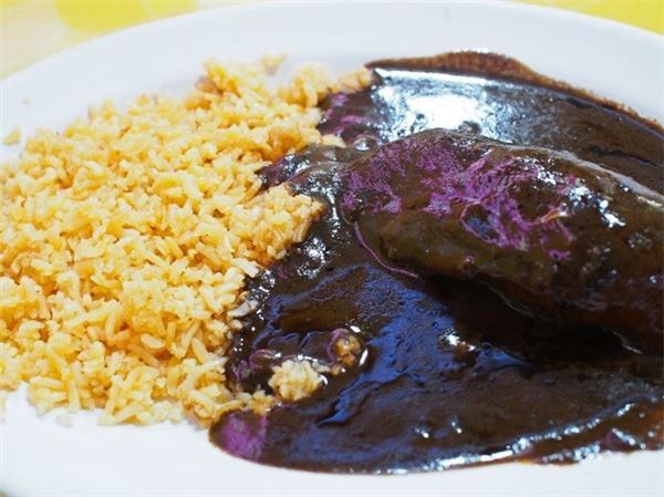 チョコレートごはんに皮付きアボカド！衝撃のメキシコ料理を食す！