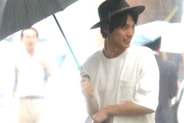 福士蒼汰　重圧解消にひとカラ…「愛ある」座長の意外なオフ姿