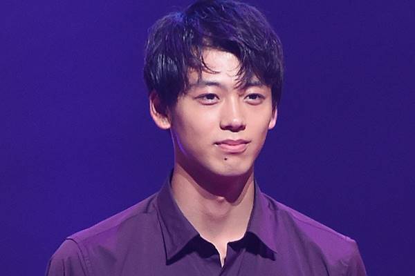 竹内涼真　現場騒然！スマホ待ち受けにしていた“謎の年下美女”