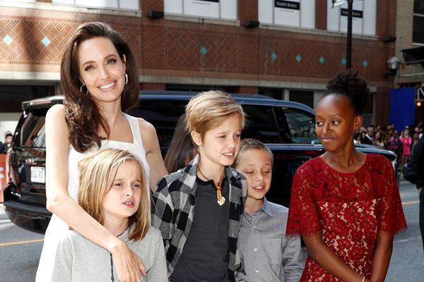 アンジェリーナ・ジョリー、子連れでトロント国際映画祭に登場